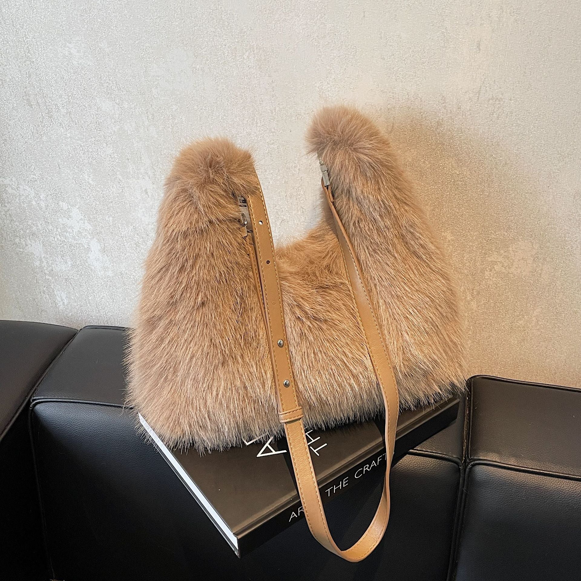 Cute High-End Women's Messenger Bag