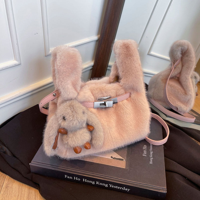 Light Luxury Plush Lock Shoulder Bag Trendy Commuter Messenger