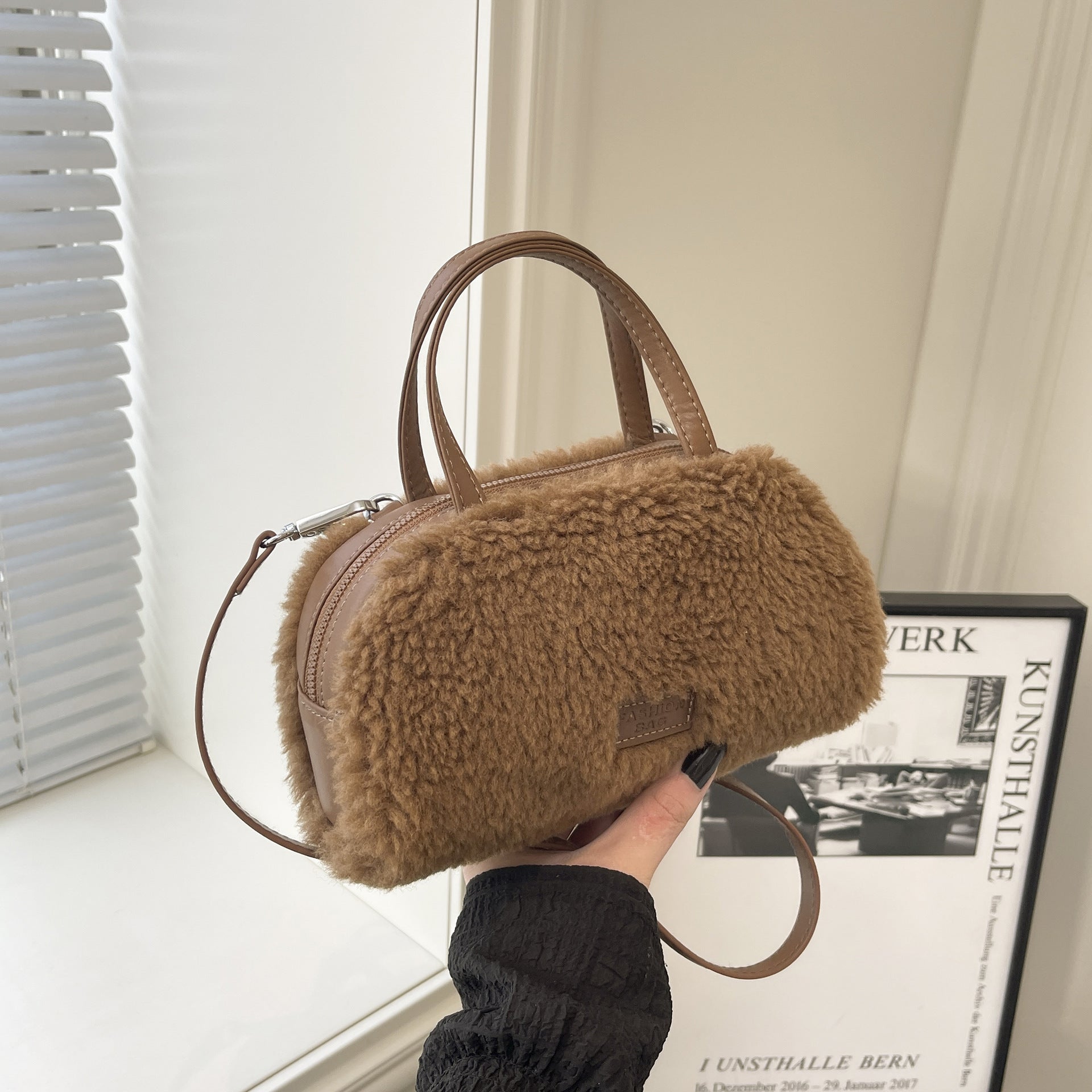Light Luxury Plush Women's Shoulder Bag Retro Commuter Messenger