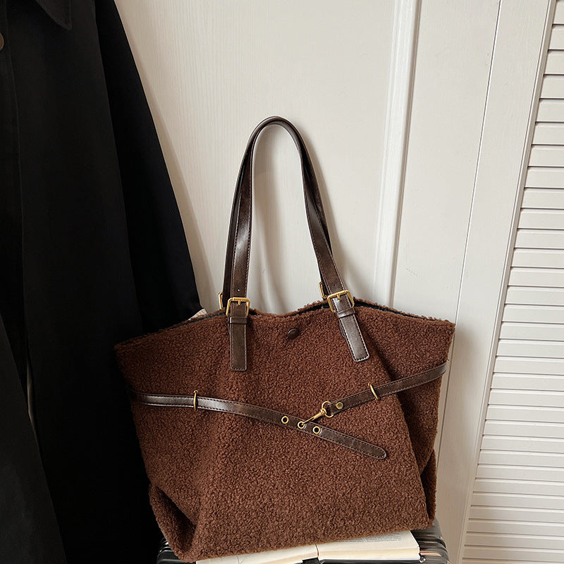 Ins Retro Tote Bag Plush Large Capacity Fashion Versatile Lamb Wool Premium Shoulder Commuter Armpit Bag