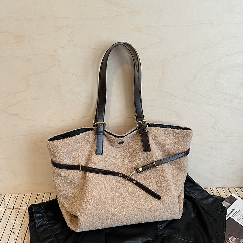 Ins Retro Tote Bag Plush Large Capacity Fashion Versatile Lamb Wool Premium Shoulder Commuter Armpit Bag