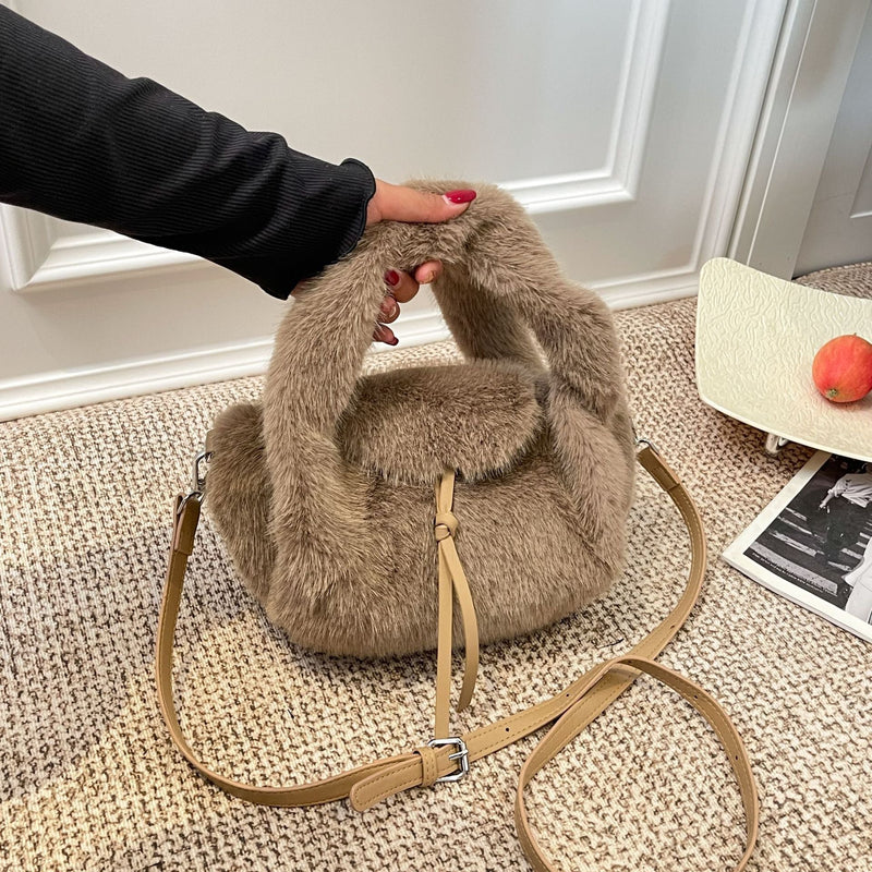 Niche Wool Bucket Bag for Commuters