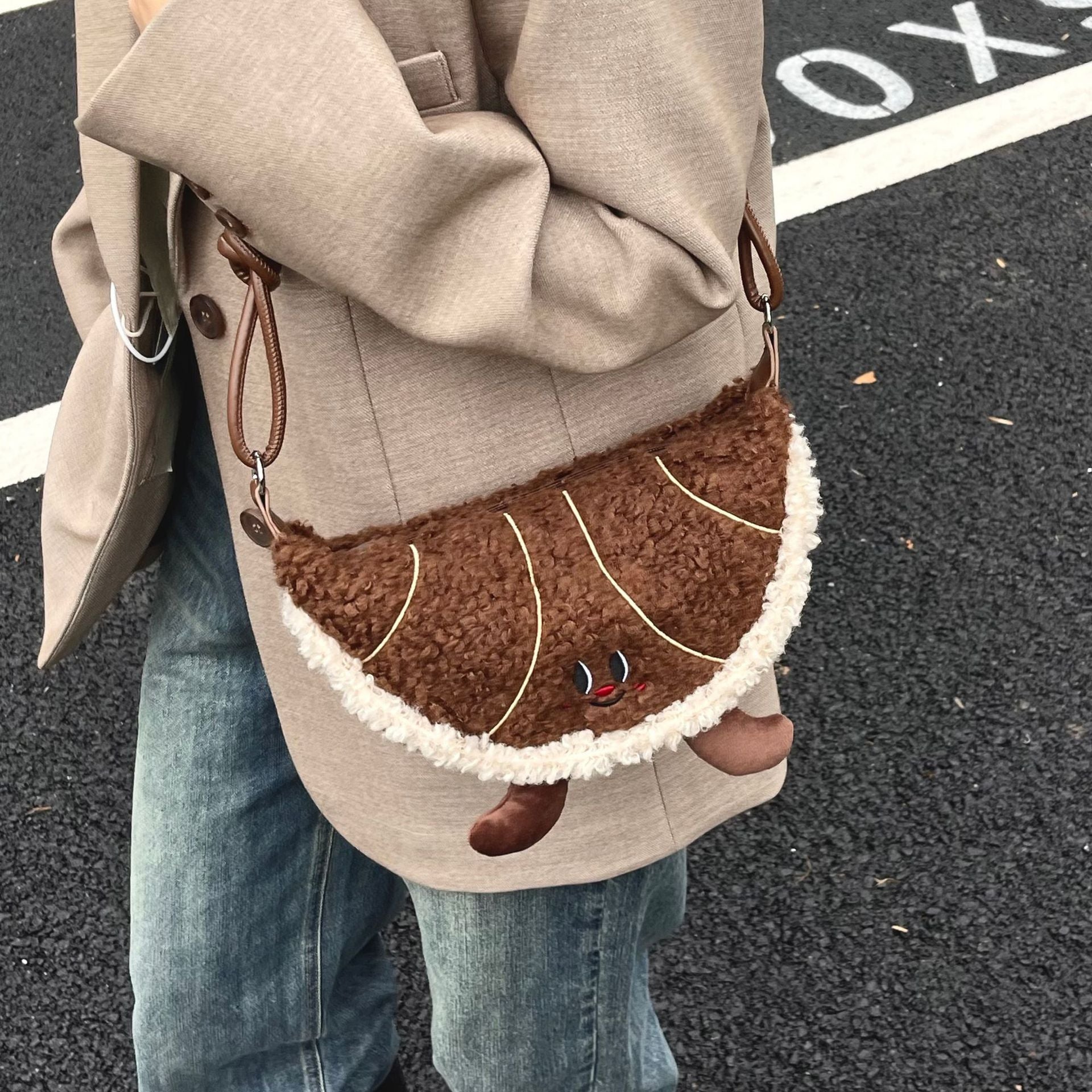 Maillard Style Cute Croissant Shoulder Bag for Commuters