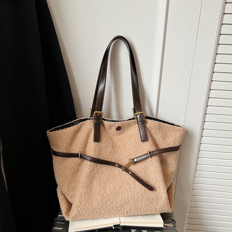 Ins Retro Tote Bag Plush Large Capacity Fashion Versatile Lamb Wool Premium Shoulder Commuter Armpit Bag