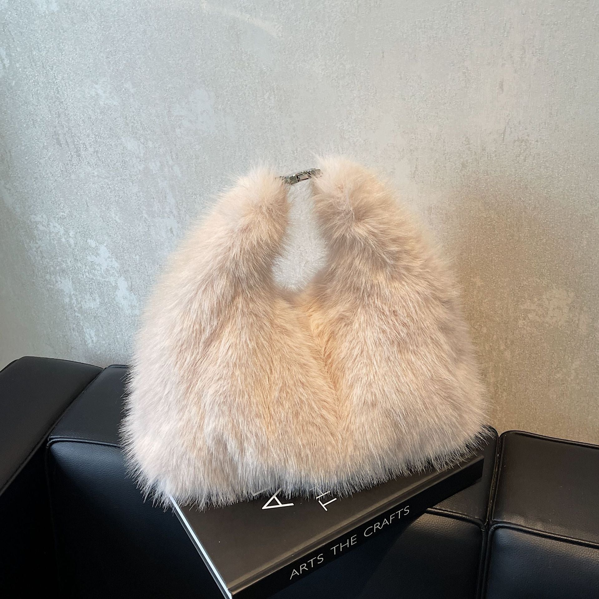 Cute High-End Women's Messenger Bag