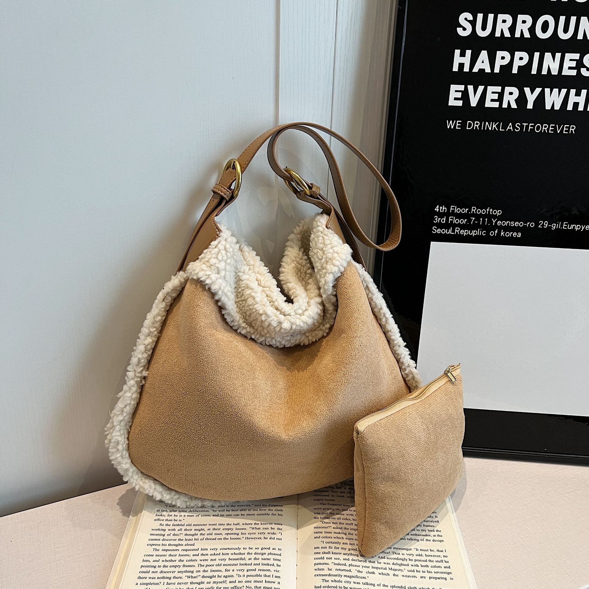 Contrasting Color Plush Bucket Bag Fashionable Lazy Wind Shoulder Bag