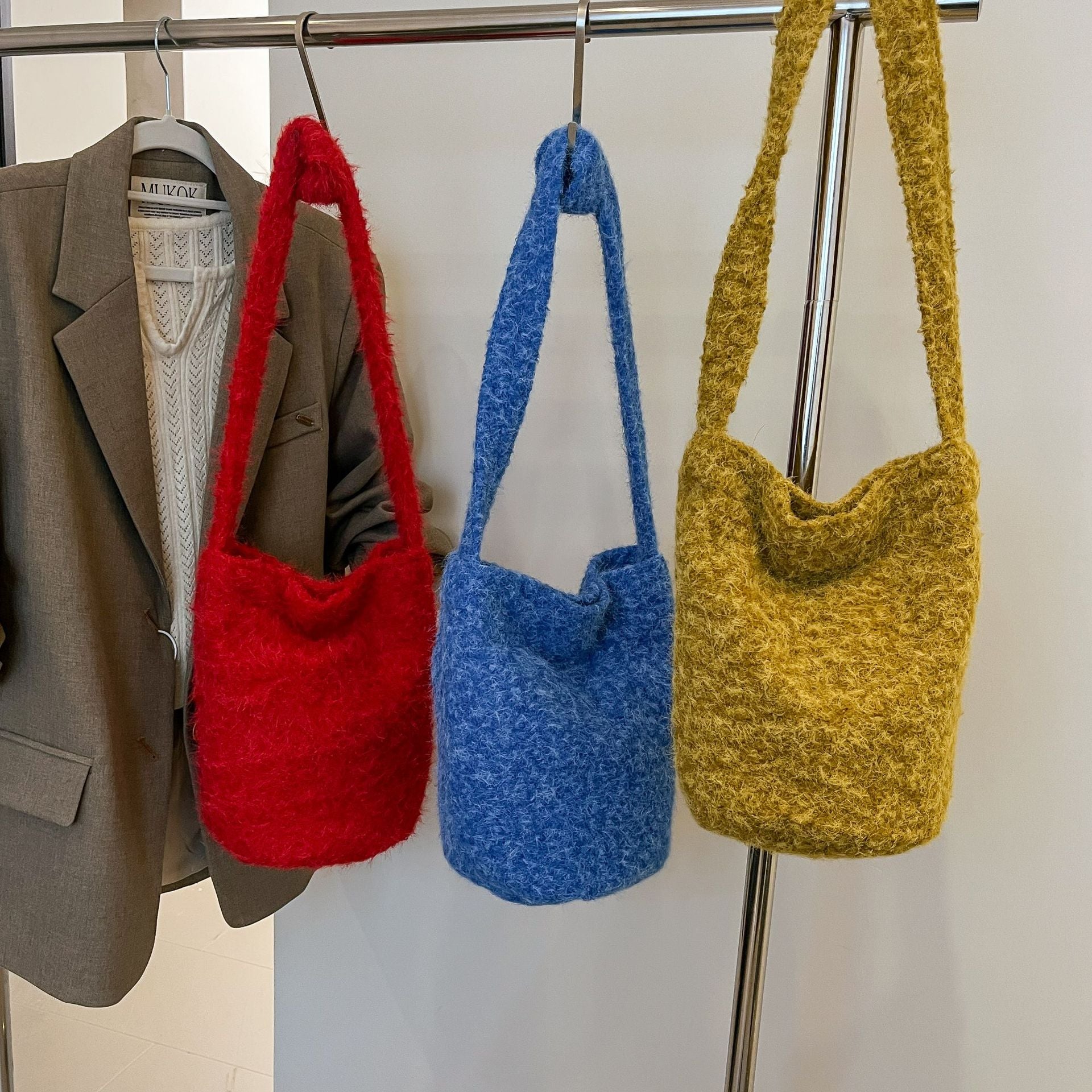 Large-Capacity Commuting Bucket Bag Soft Waxy Woolen Fashion Shoulder Bag