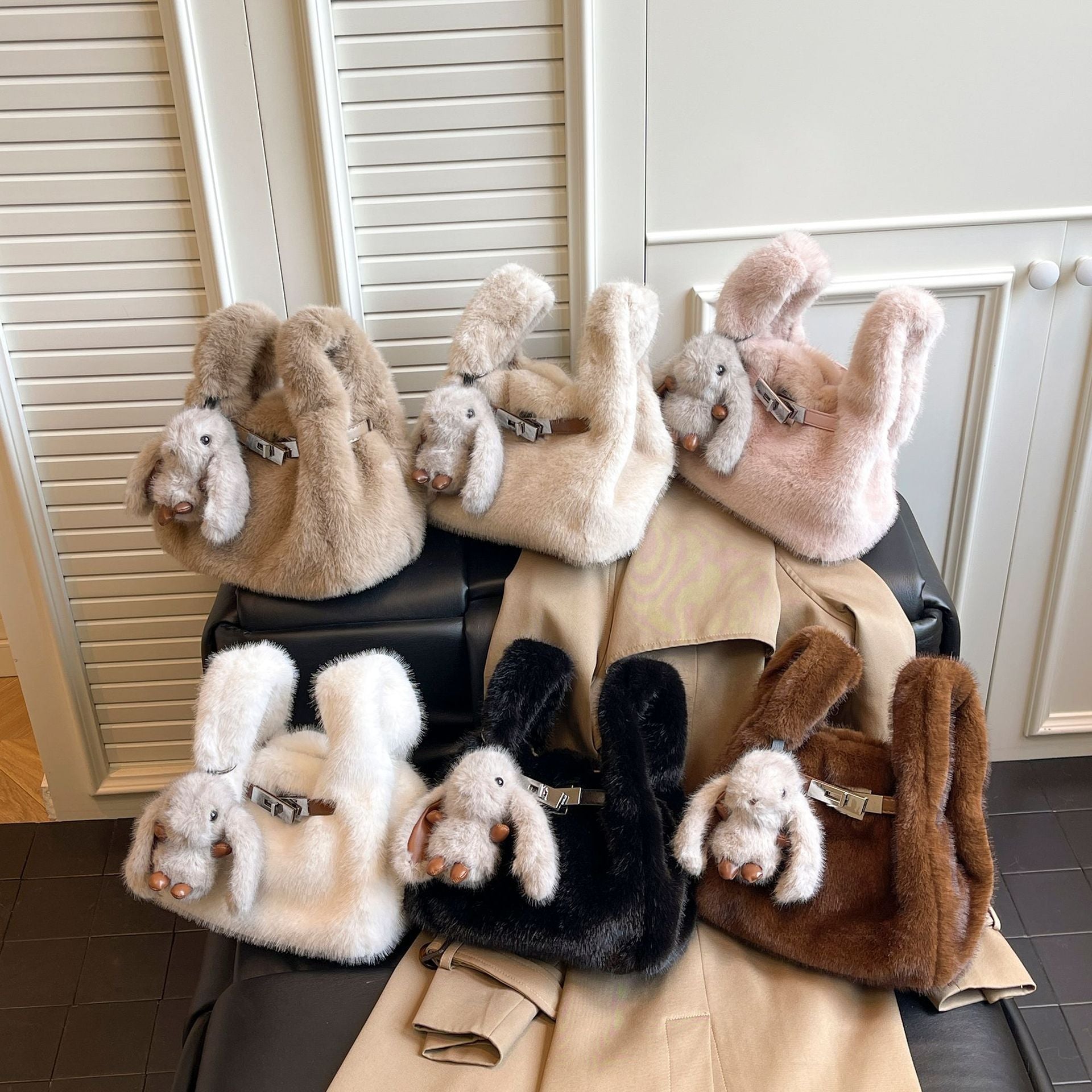 Light Luxury Plush Lock Shoulder Bag Trendy Commuter Messenger