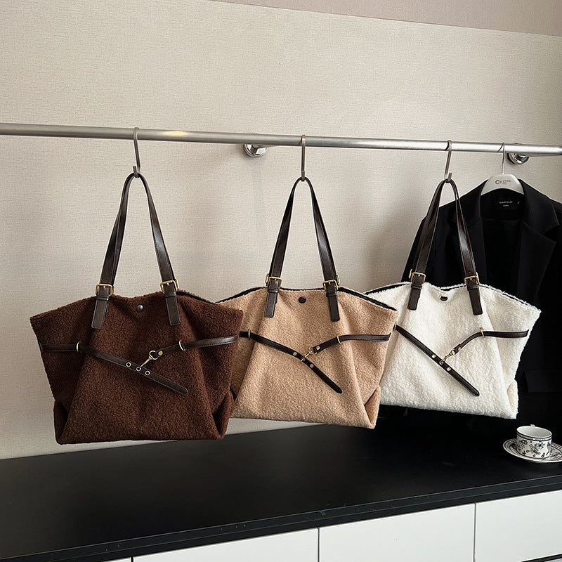 Ins Retro Tote Bag Plush Large Capacity Fashion Versatile Lamb Wool Premium Shoulder Commuter Armpit Bag