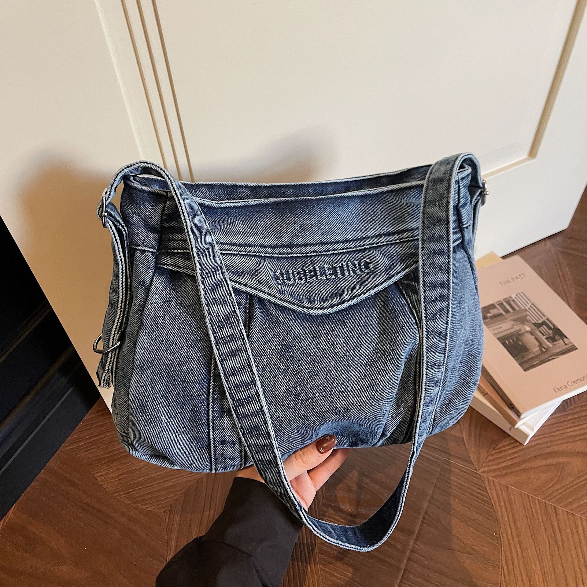 Stylish Retro Denim Shoulder Bag for Commuters